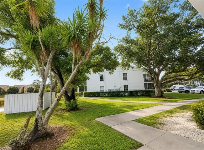 161 Santa Clara Dr 14, Naples, Florida 34104