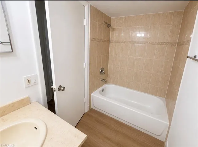 161 Santa Clara Dr 14, Naples, Florida 34104