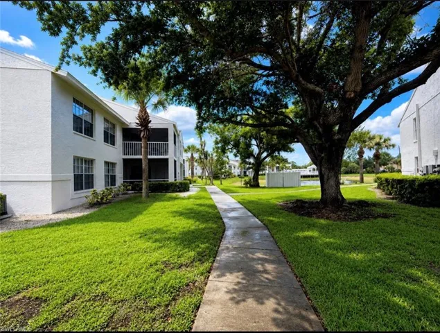 161 Santa Clara Dr 14, Naples, Florida 34104