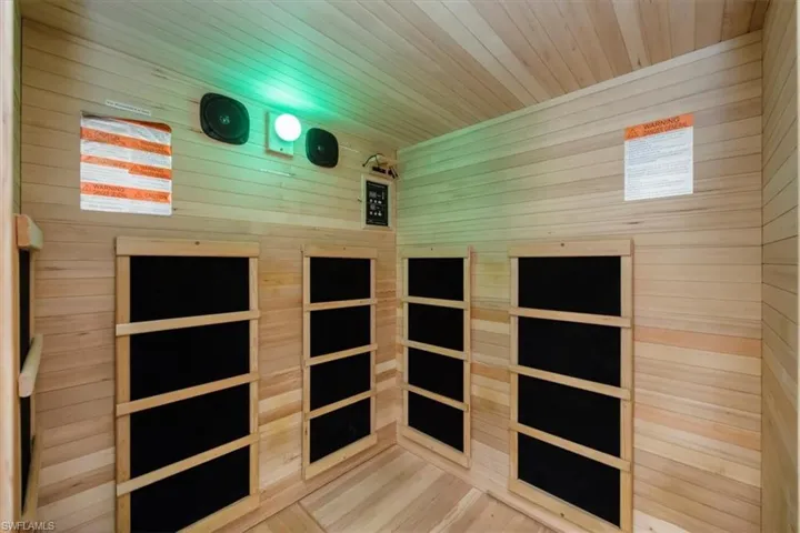 Walk-in Sauna