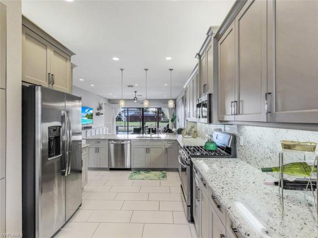 MODERN KITCHEN