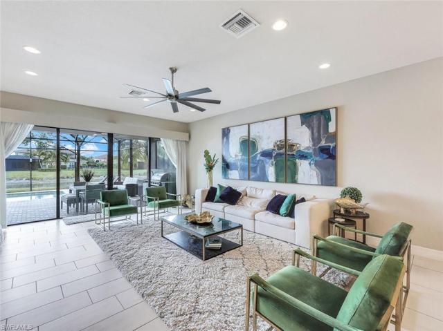 LARGE LIVING SPACE