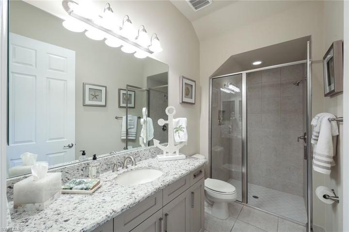 LARGE GUEST BATH