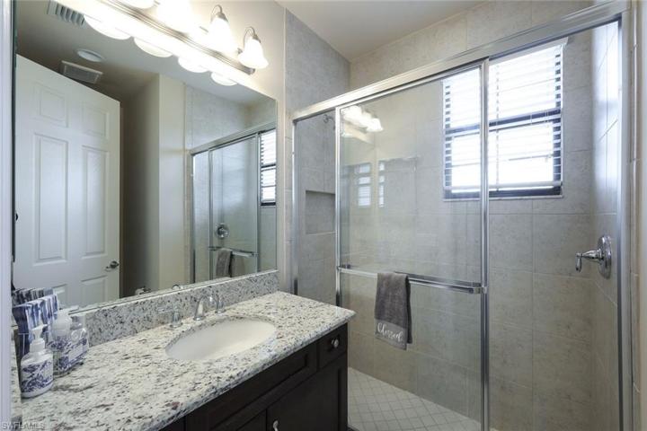 AMAZING GUEST BATH