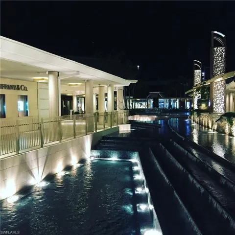 Close to Waterside Shops