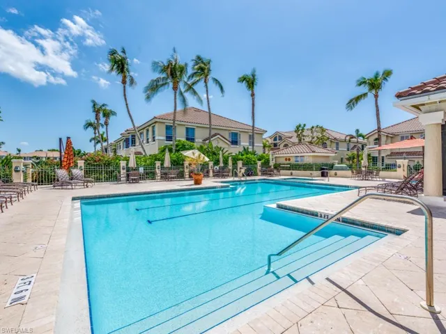 Community Pool/ Hot Tub