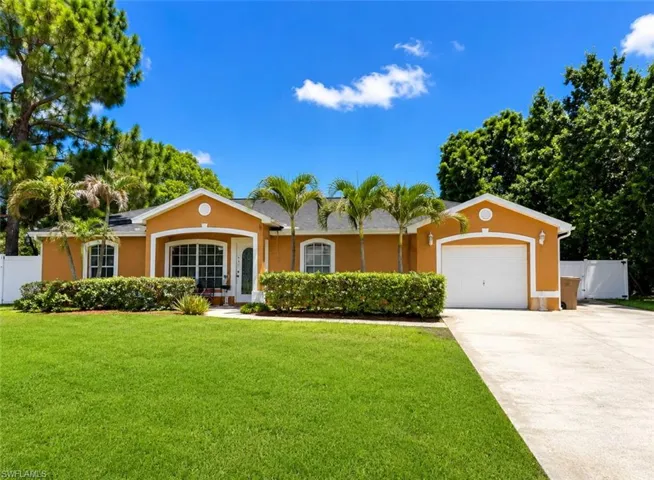 416 Candlewick Cir S, Lehigh Acres, Florida 33936