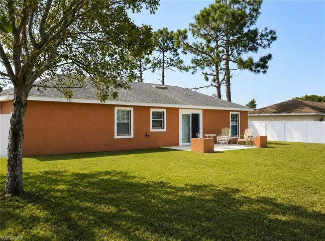 416 Candlewick Cir S, Lehigh Acres, Florida 33936