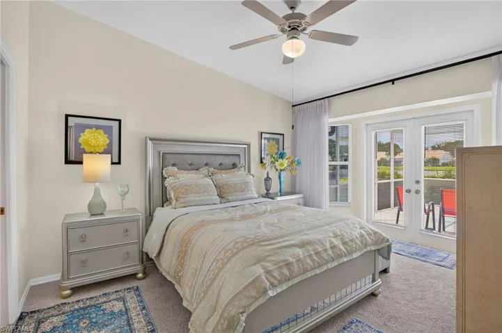 Owner's suite, Queen bed, French doors to lanai