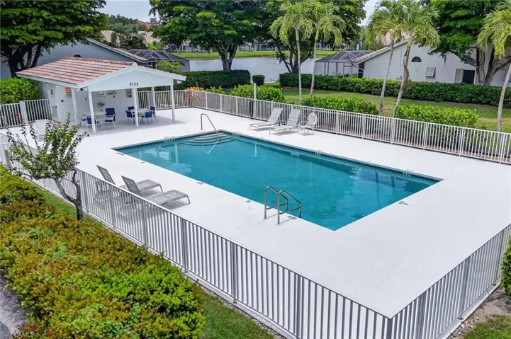 2166 Stacil Cir 17, Naples, Florida 34109