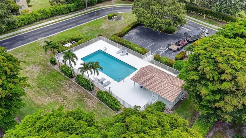 2166 Stacil Cir 17, Naples, Florida 34109