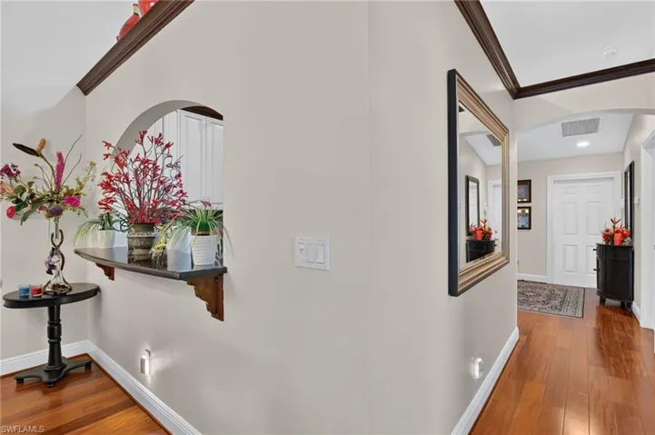 Kitchen passthrough to dining area