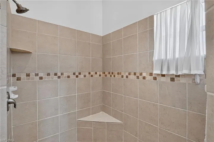 2166 Stacil Cir 17, Naples, Florida 34109