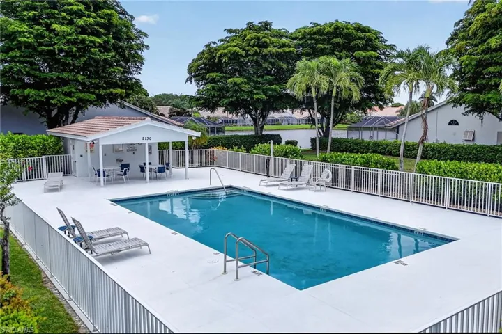 2166 Stacil Cir 17, Naples, Florida 34109
