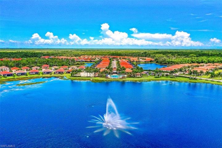 Main lake with fountain