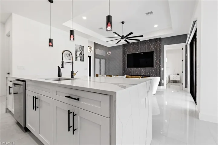 833 Sw 16th Ter, Cape Coral, Florida 33991