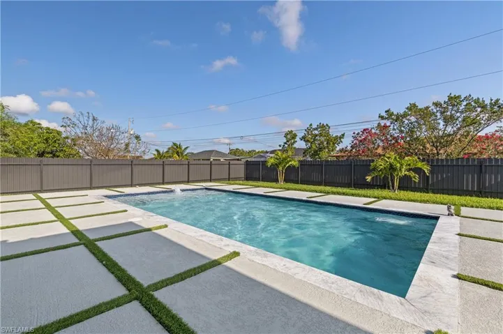 833 Sw 16th Ter, Cape Coral, Florida 33991