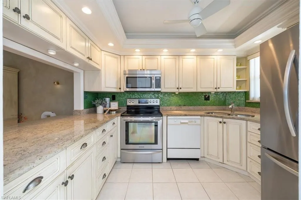 21 High Point CIR, Naples, FL 34103,225045214