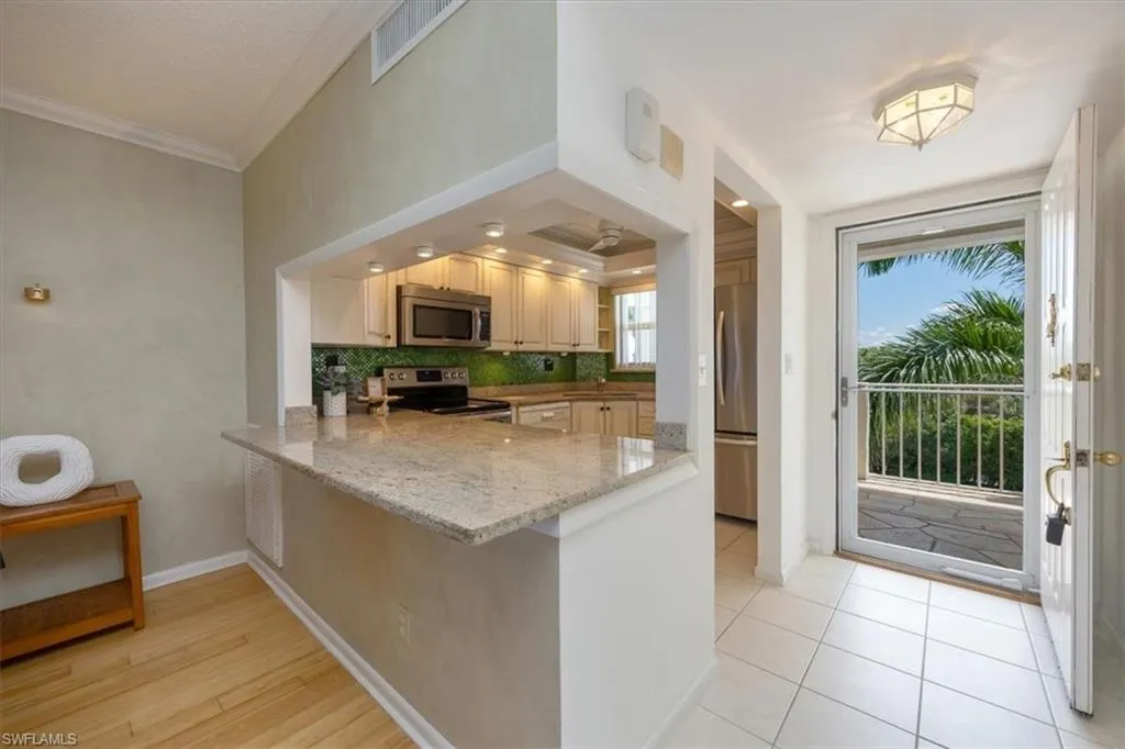 21 High Point CIR, Naples, FL 34103,225045214