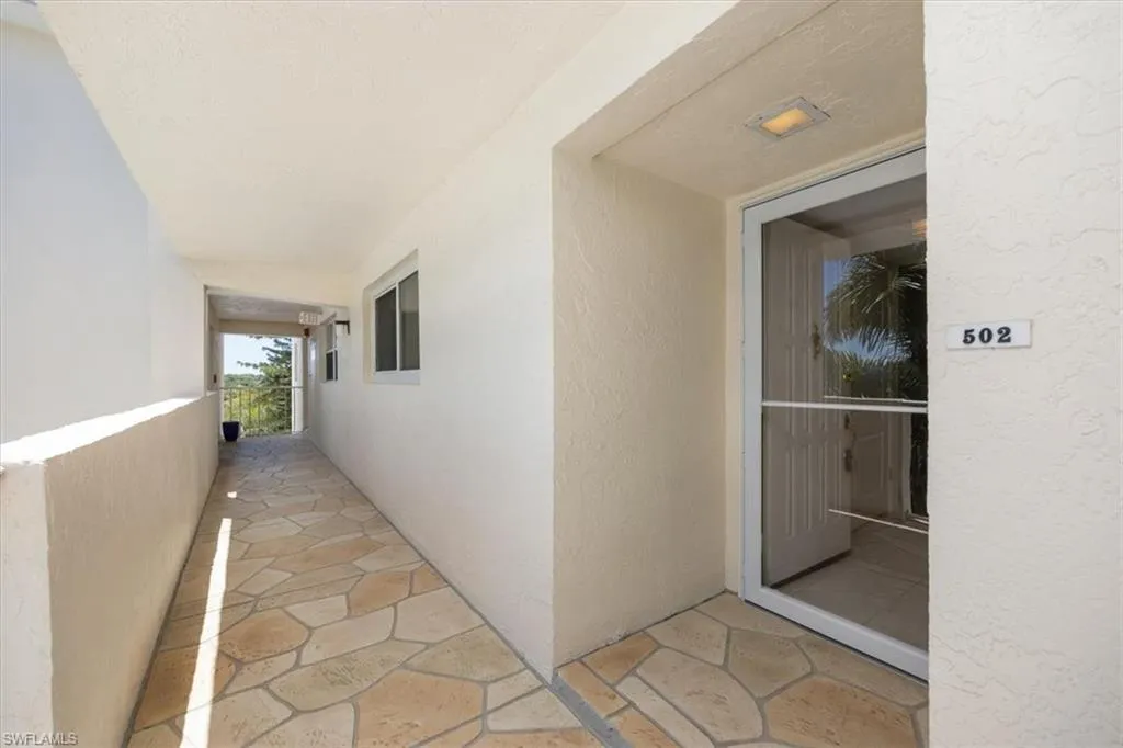 21 High Point CIR, Naples, FL 34103,225045214