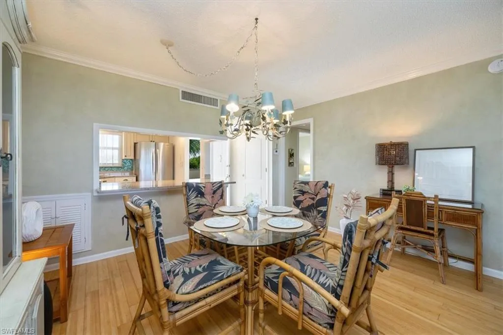 21 High Point CIR, Naples, FL 34103,225045214