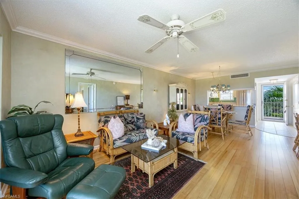 21 High Point CIR, Naples, FL 34103,225045214