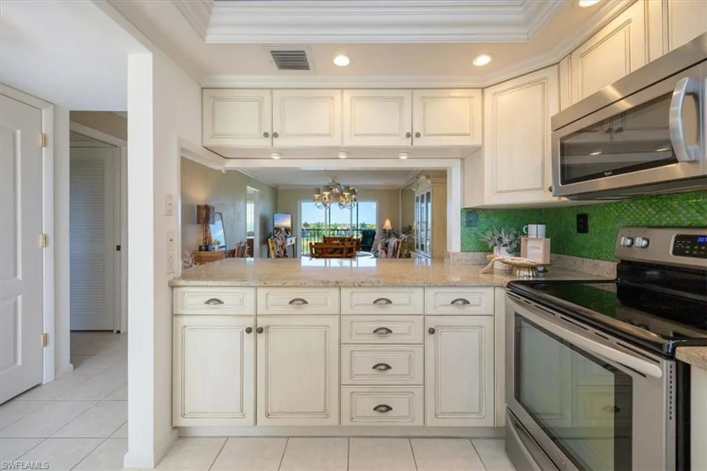 21 High Point CIR, Naples, FL 34103,225045214