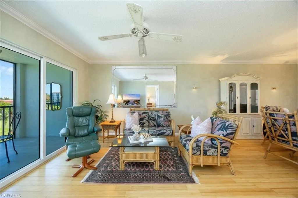 21 High Point CIR, Naples, FL 34103,225045214