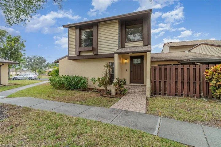 623 SE 12th  AVE, Cape Coral, FL 33990