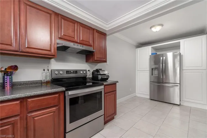 623 SE 12th  AVE, Cape Coral, FL 33990