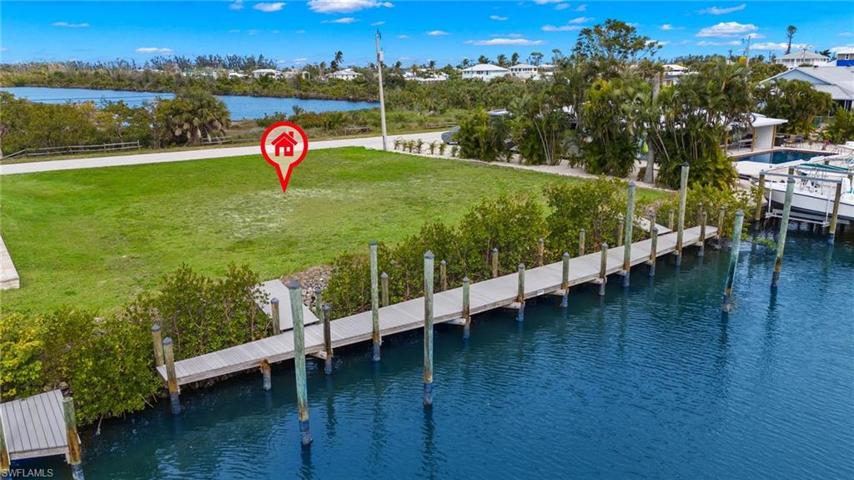 3831 Galt Island AVE, ST. JAMES CITY FL 33956