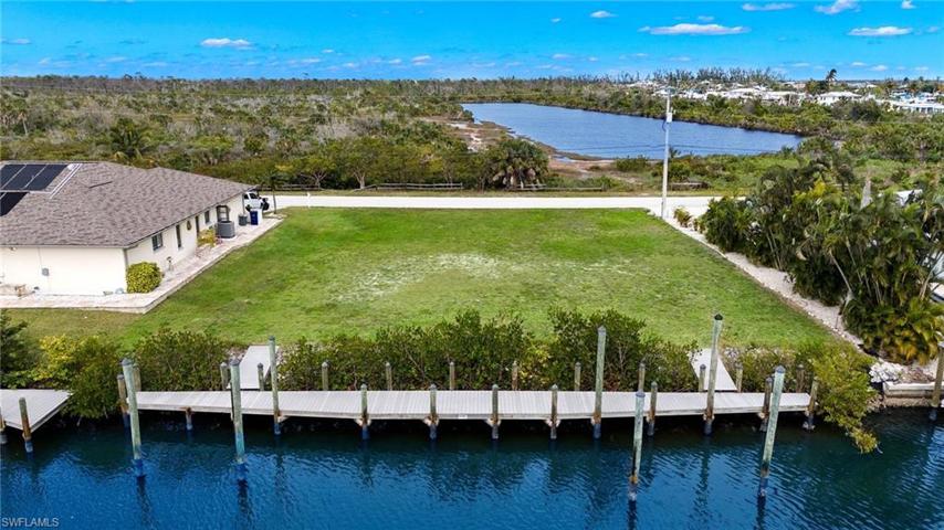 3831 Galt Island AVE, ST. JAMES CITY FL 33956