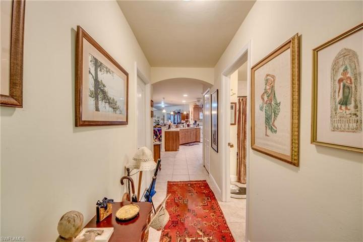 Left unit frontdoor entrance hallway