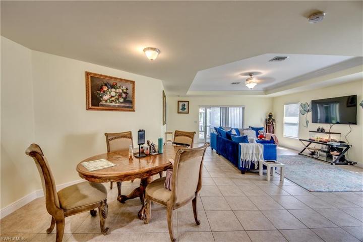Dining room/ Livingroom