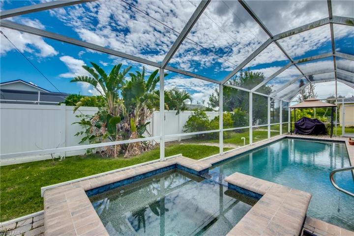 Pool & Spa