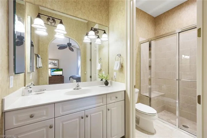 En Suite bathroom for guest bedroom