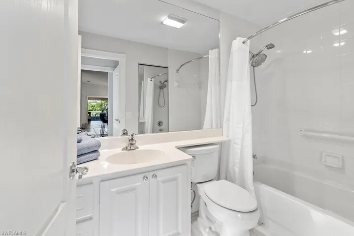 Neutral second bathroom