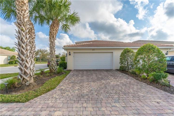 8290 Josefa WAY, NAPLES FL 34114