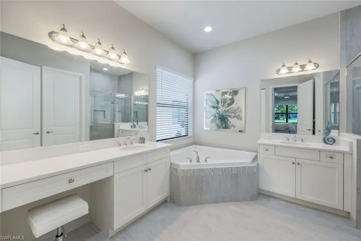 4122  Aspen Chase  DR, Naples, FL 34119