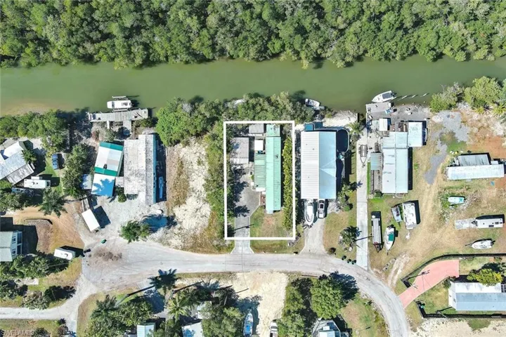 33 Plantation Dr, Everglades City, Florida 34139