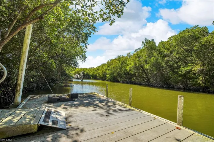 33 Plantation Dr, Everglades City, Florida 34139