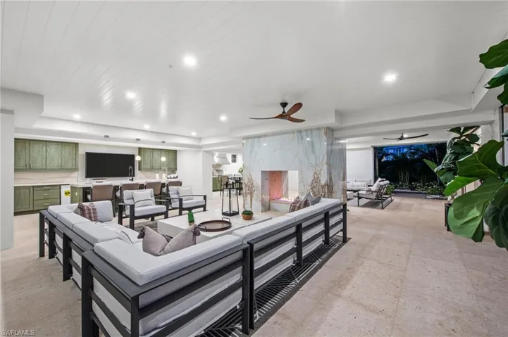 3675 Gordon Dr, Naples, Florida 34102