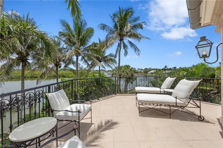 3675 Gordon Dr, Naples, Florida 34102