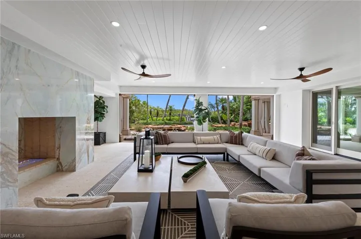 3675 Gordon Dr, Naples, Florida 34102