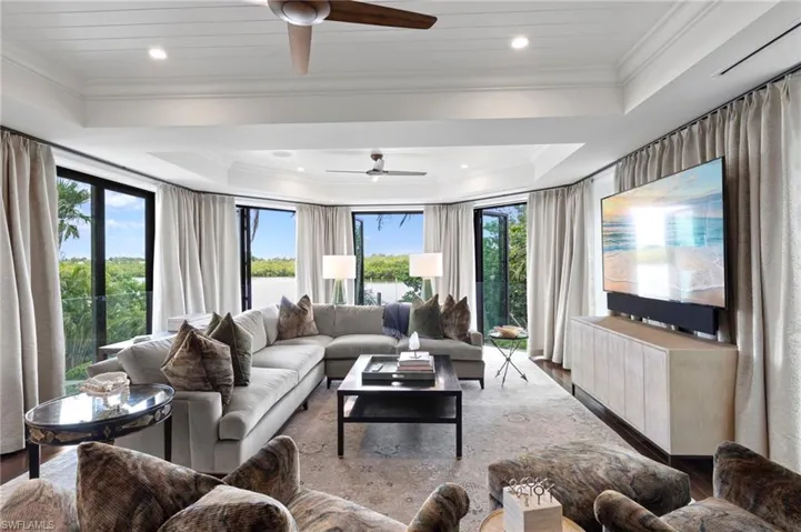 3675 Gordon Dr, Naples, Florida 34102