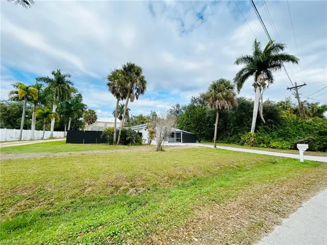 48 W North Shore Ave, North Fort Myers, Florida 33903