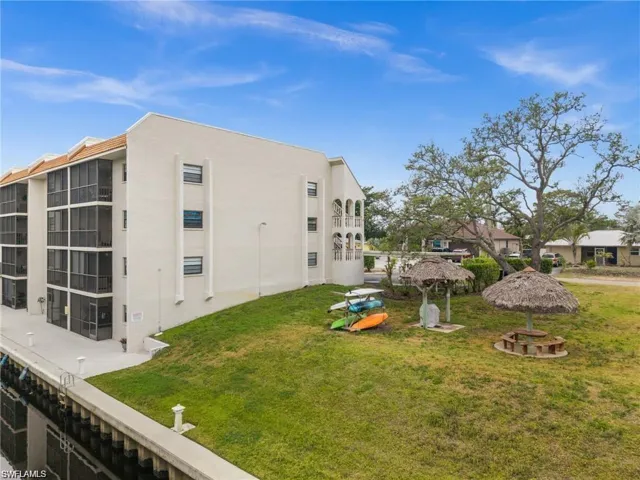 View of apartment building / complex