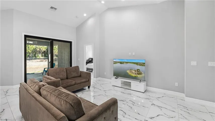 2685  20th SE AVE, Naples, FL 34117