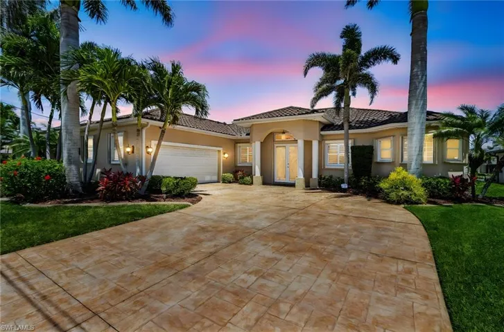 Welcome home to 5213 SW 25th Place!