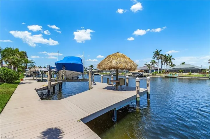 Composite decking w/water & elec 14k lb liftBOAT NOT INCLUDED